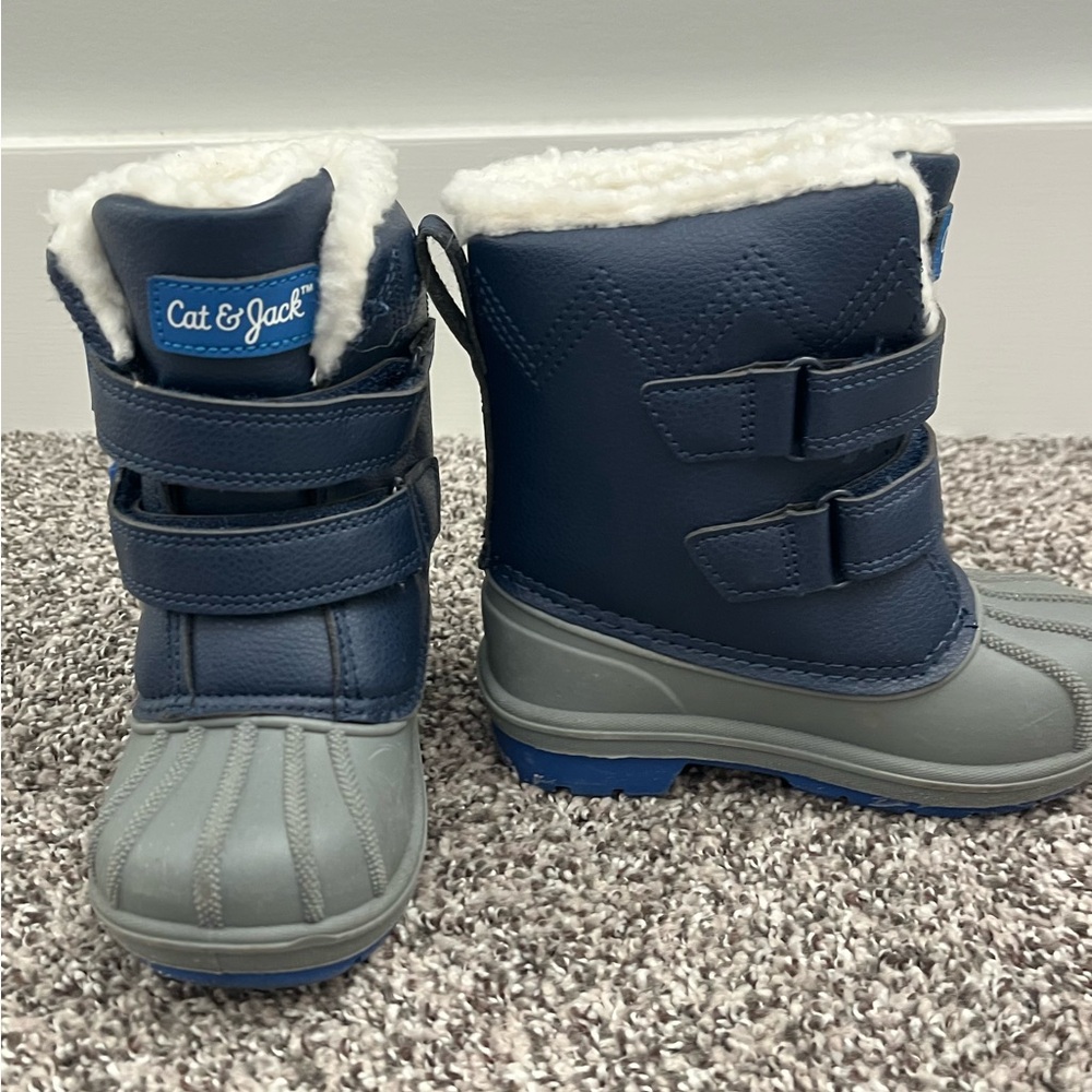 Cat and Jack size 7 kids winter boots, blue